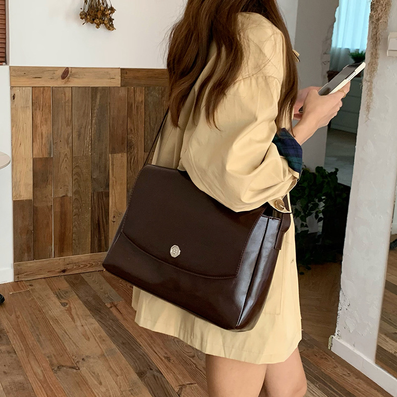 Luxury Bags Collection - CGCBAG Vintage Lage Capacity Messenger Bag