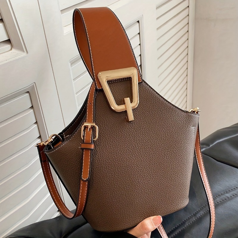 Elegant White Pebbled Bucket B - Luxury Bags White recension och pris